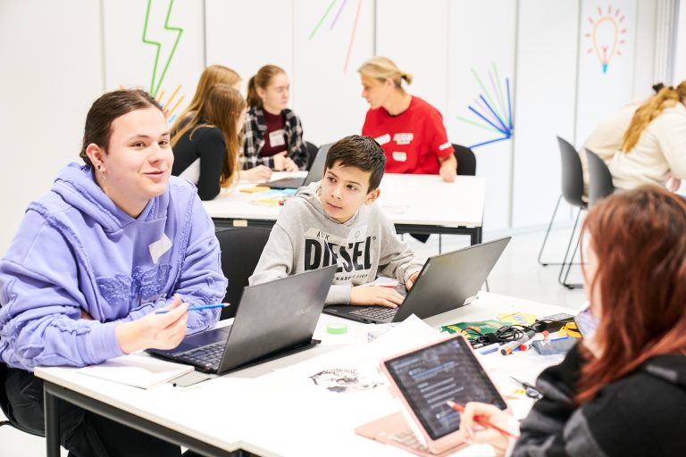 Mehr über den Artikel erfahren Jetzt anmelden: Das neue SFZ-Programm ist da!